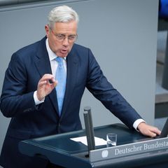Norbert Röttgen am Rednerpult im Bundestag