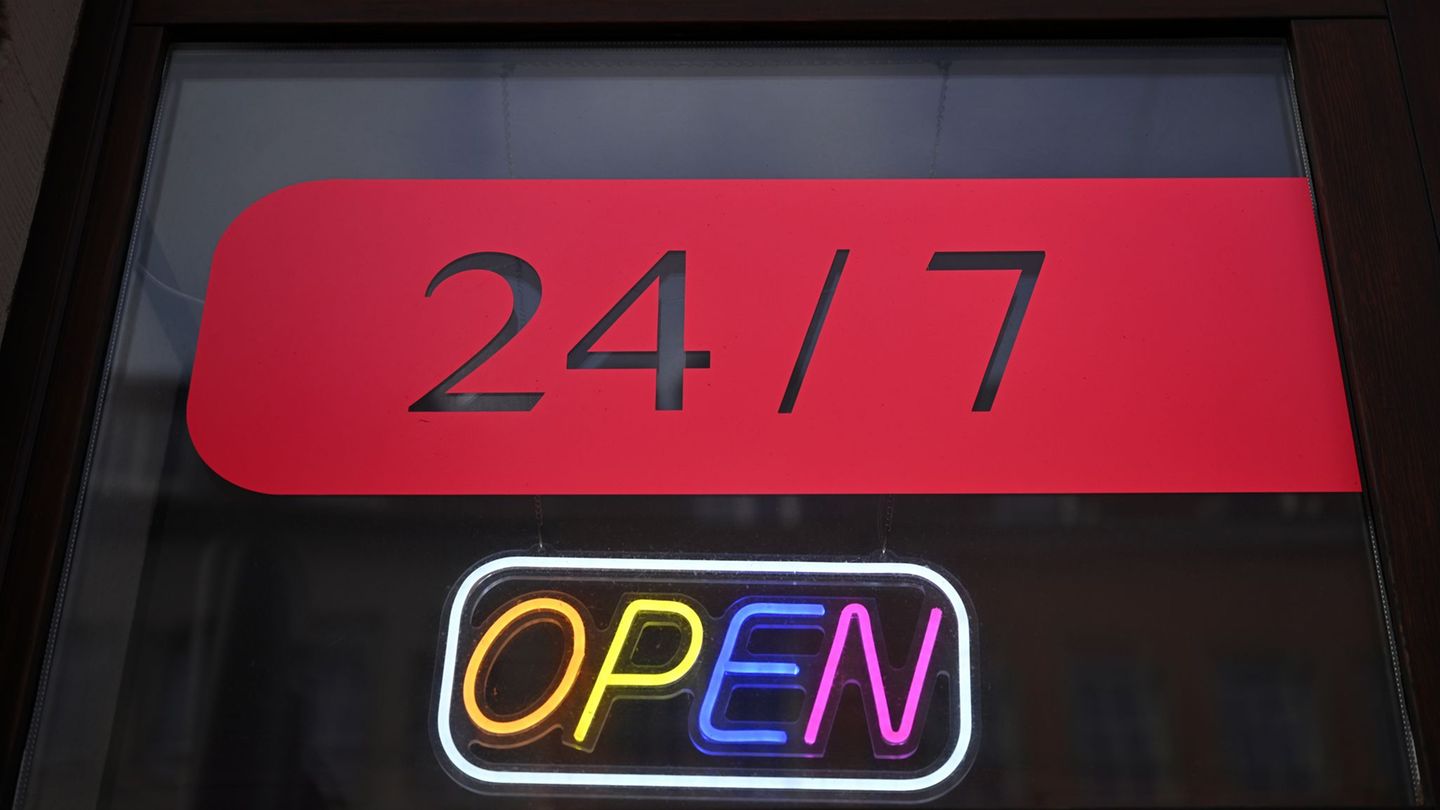 Für 24/7-Läden soll es bald rechtliche Klarheit geben. Foto: Martin Schutt/dpa