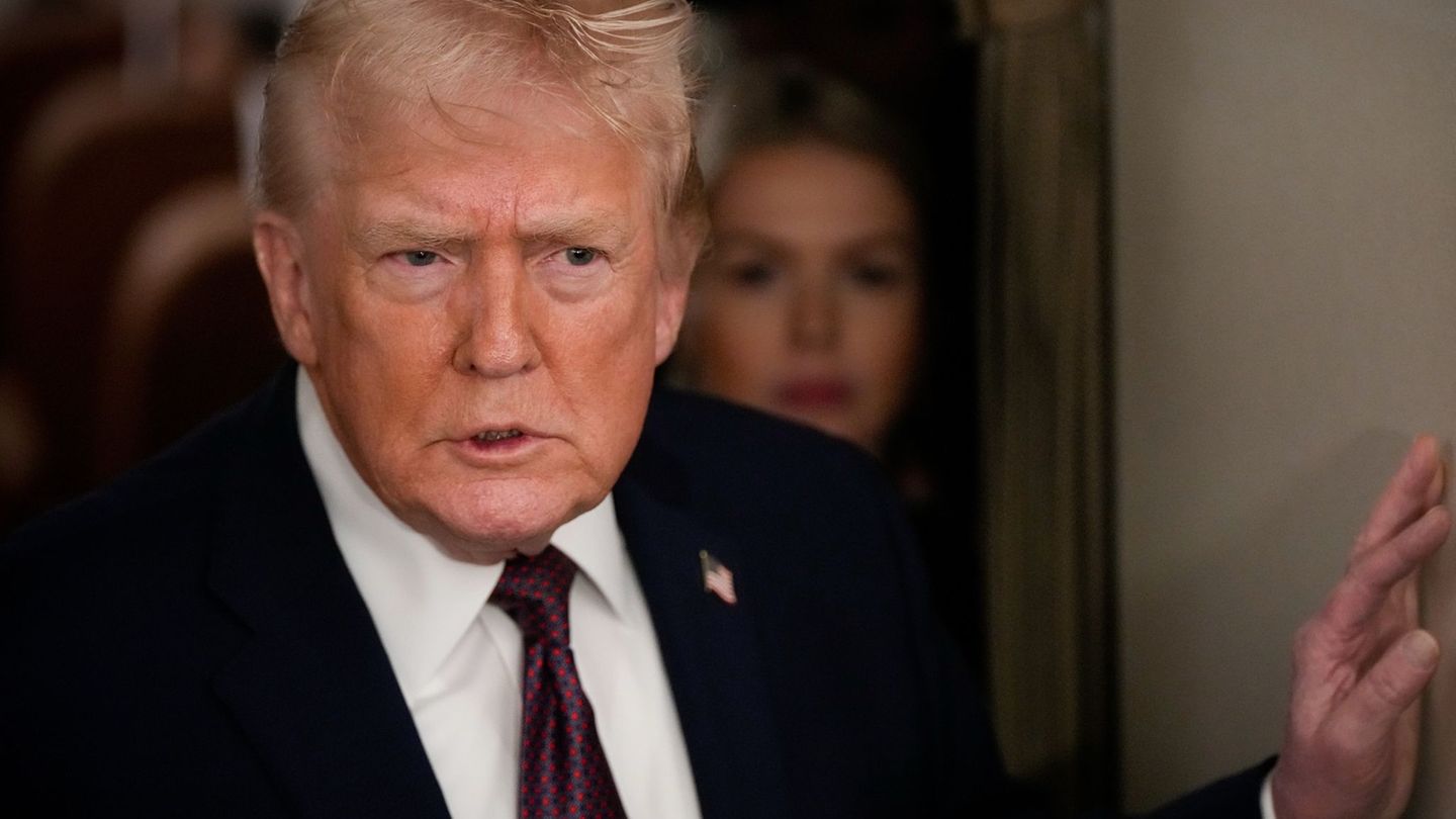 US-Präsident Trump hat iranischen Demonstranten Hilfe zugesichert. (Archivfoto) Foto: Julia Demaree Nikhinson/AP/dpa