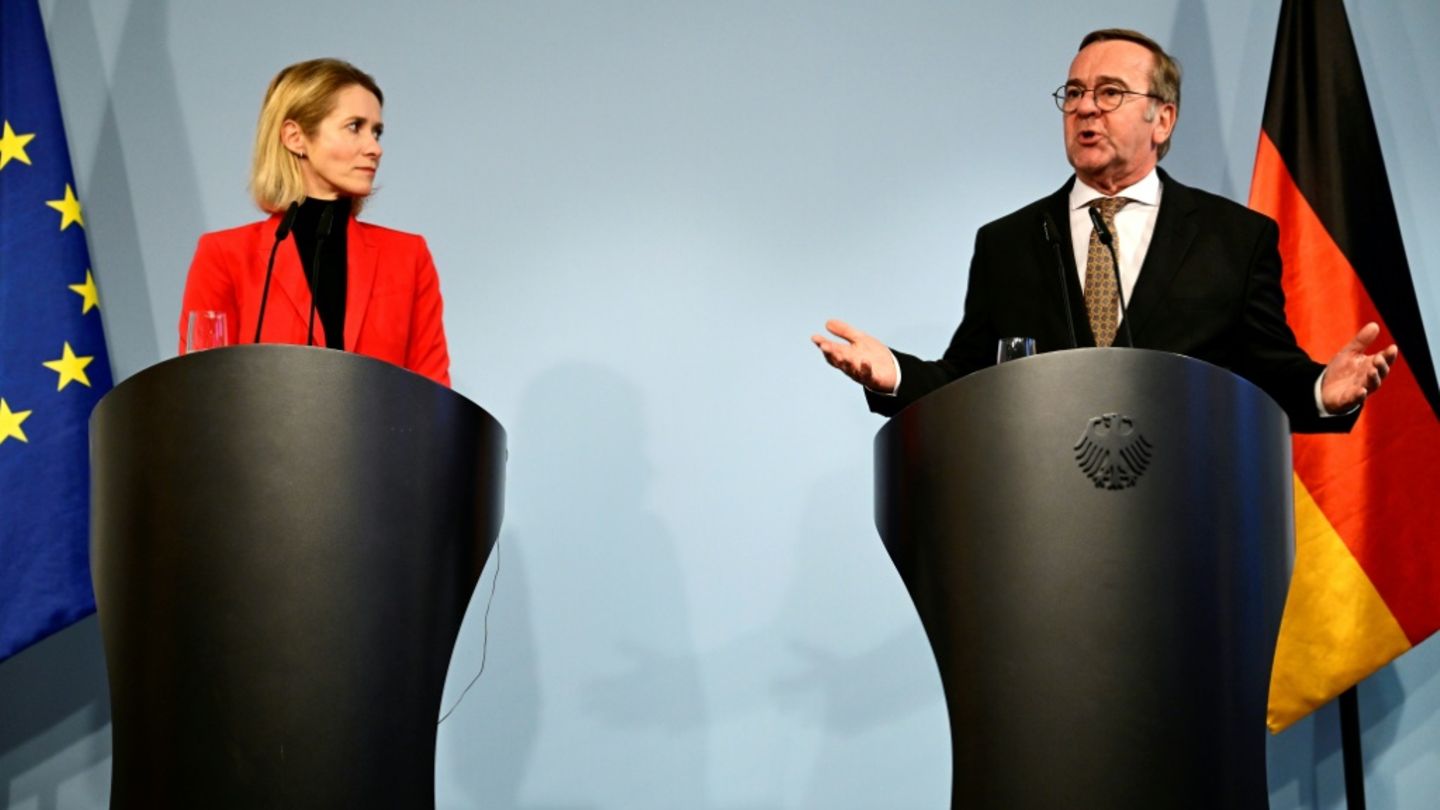 Boris Pistorius bei der Pressekonferenz mit Kaja Kallas