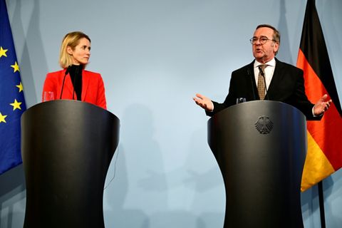 Boris Pistorius bei der Pressekonferenz mit Kaja Kallas