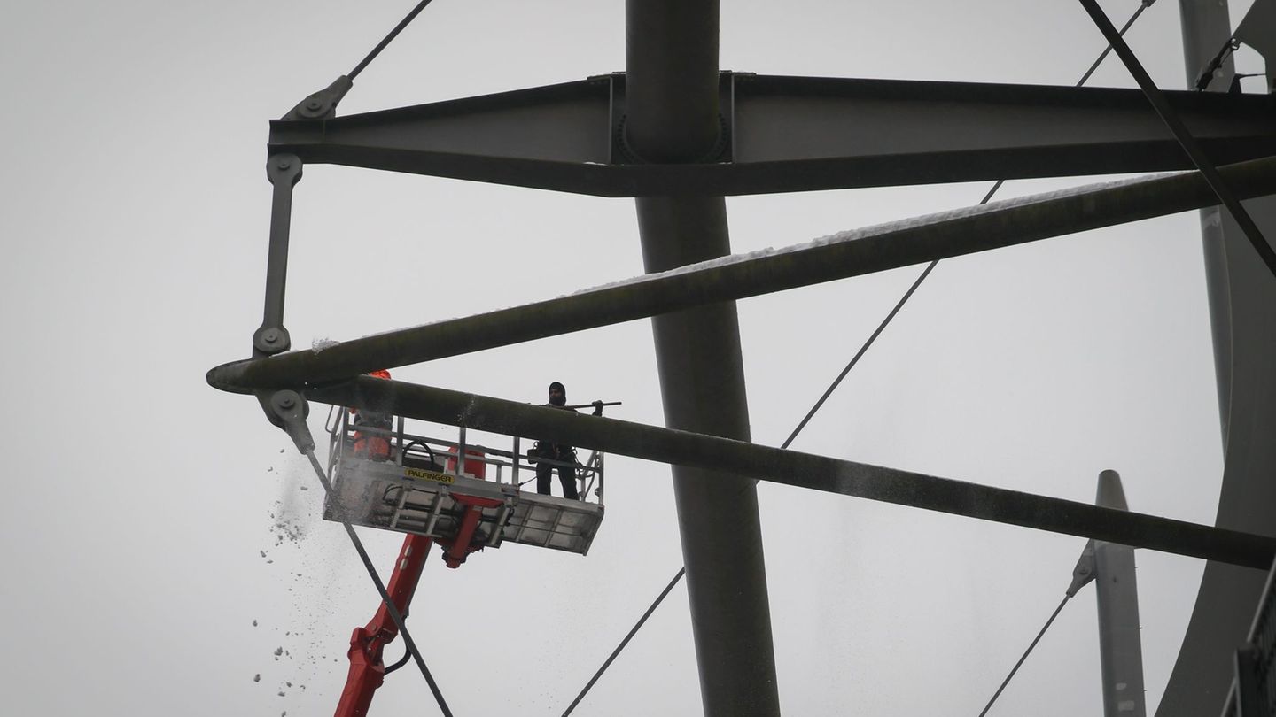 Bundesliga: HSV ile Leverkusen arasındaki Bundesliga maçı iptal edildi