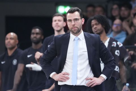 Trainer Benka Barloschky (Hamburg Towers) verliert mit seinem Team erneut. (Archivbild) Foto: Marcus Brandt/dpa