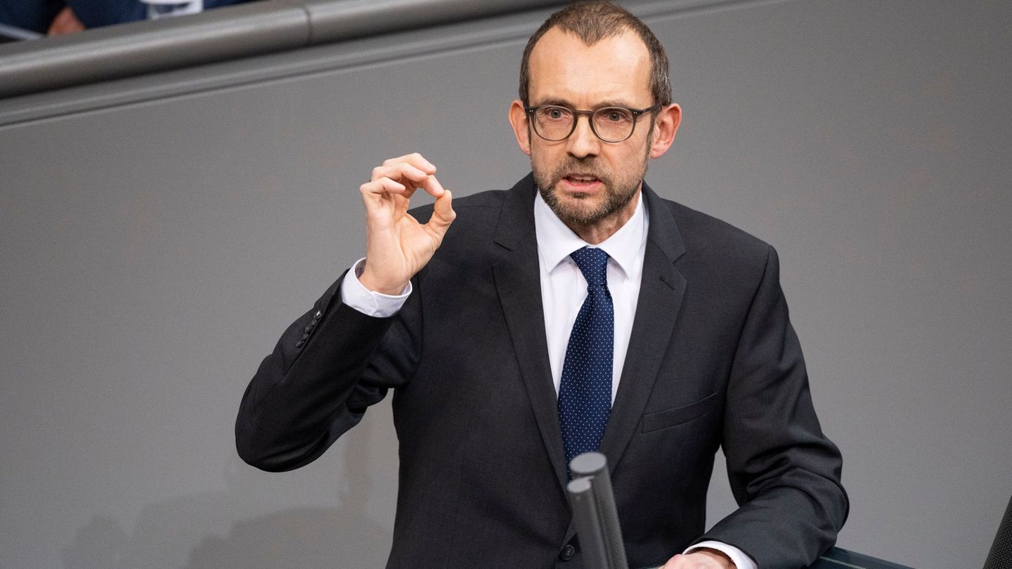 Der Verteidigungsausschuss befasst sich mit den Vorfällen in Zweibrücken. (Archivbild) Foto: Christophe Gateau/dpa