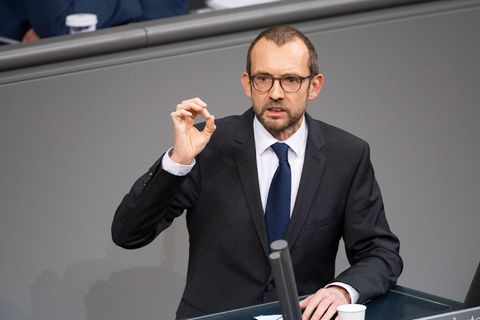 Der Verteidigungsausschuss befasst sich mit den Vorfällen in Zweibrücken. (Archivbild) Foto: Christophe Gateau/dpa