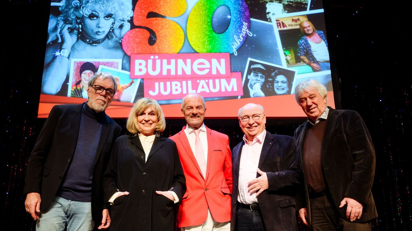 Freunde und Weggefährten feierten im Schmidt Theater. Foto: Gregor Fischer/dpa