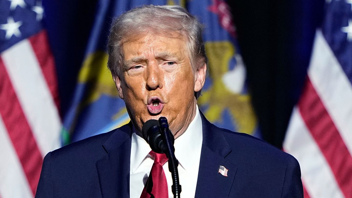 Trump droht der Führung Irans. Foto: Ryan Sun/AP/dpa