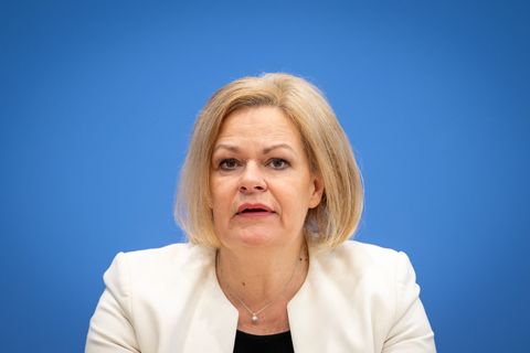 Der Angeklagte warf der geschäftsführenden Bundesinnenministerin Nancy Faeser (SPD) damals vor, die Meinungsfreiheit zu beschnei