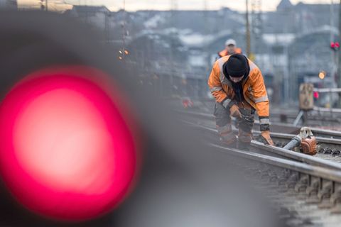 Die Bahnen S8 und S9 fahren ab Freitag nicht mehr durchgängig zwischen Frankfurt und Wiesbaden. (Archivbild)i Foto: Hannes P. Al
