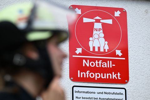 Im Krisenfall setzt Hessen auf Warnapps und lokale Anlaufstellen. (Archivbild) Foto: Arne Dedert/dpa