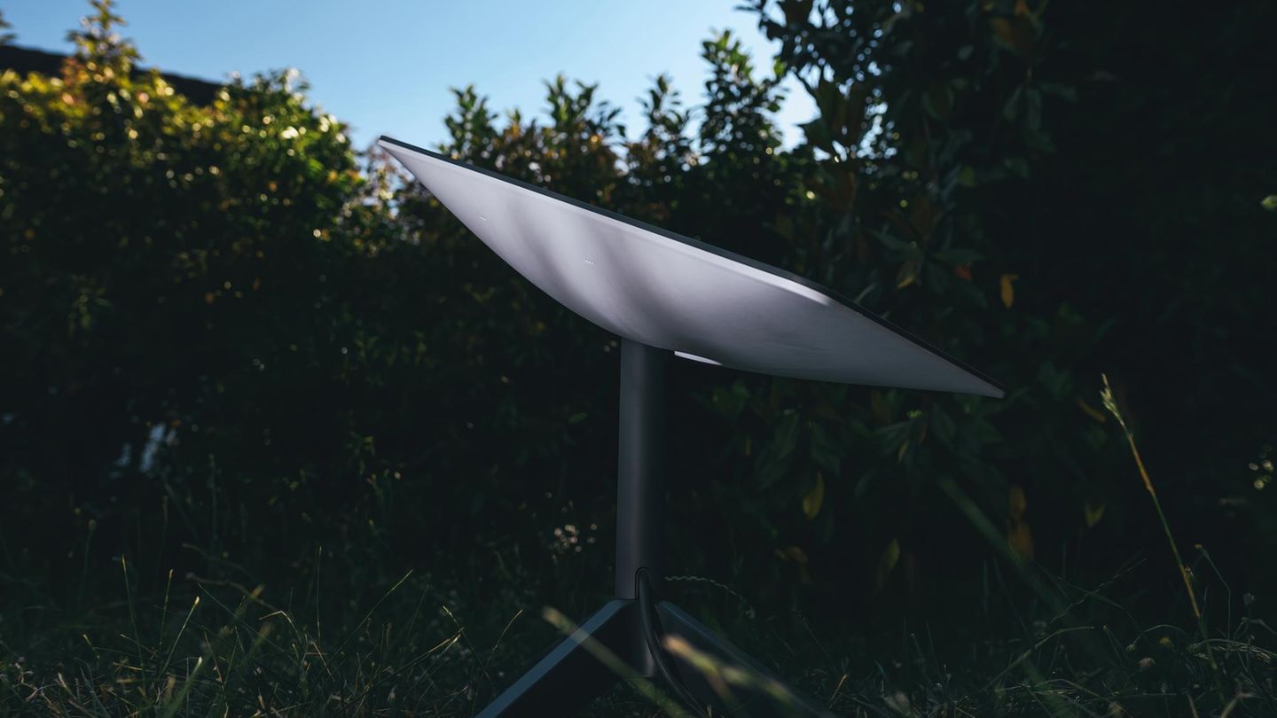 Eine Starlink-Antenne: Die Musk-Firma SpaceX bietet ihren Dienst jetzt im Iran kostenlos an