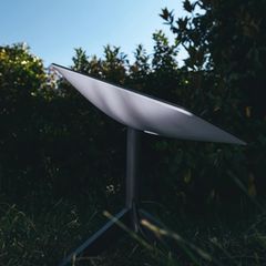 Eine Starlink-Antenne: Die Musk-Firma SpaceX bietet ihren Dienst jetzt im Iran kostenlos an