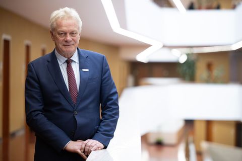 Agrarminister Rainer lehnt weitere Verteuerungen von Lebensmitteln ab. (Archivbild) Foto: Sebastian Gollnow/dpa