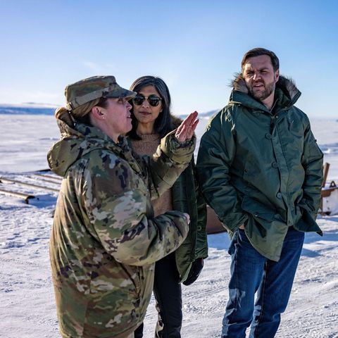 Gemeinsam mit seiner Frau Usha Vance reiste US-Vizepräsident J. D. Vance im März 2025 nach Grönland