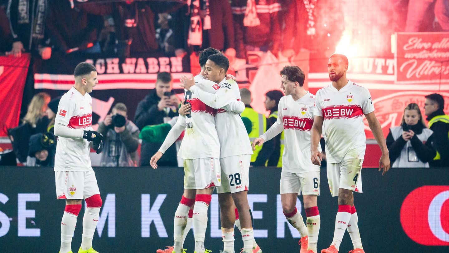 Später Stuttgarter Siegtorschütze: Nikolas Nartey (M.). Foto: Tom Weller/dpa