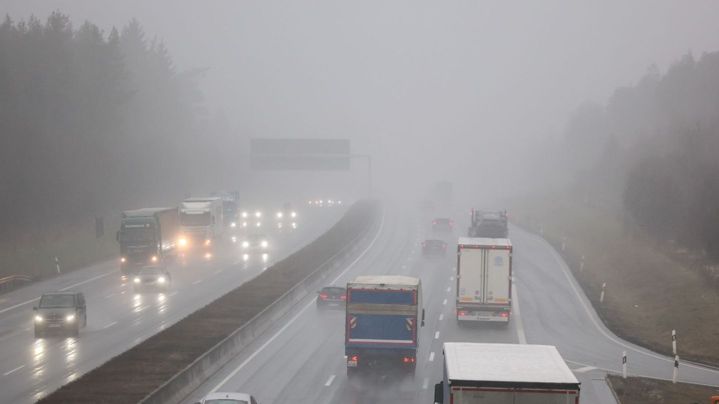 In Sachsen-Anhalt ist vereinzelt weiterhin Glätte möglich. (Archivbild) Foto: Jan Woitas/dpa