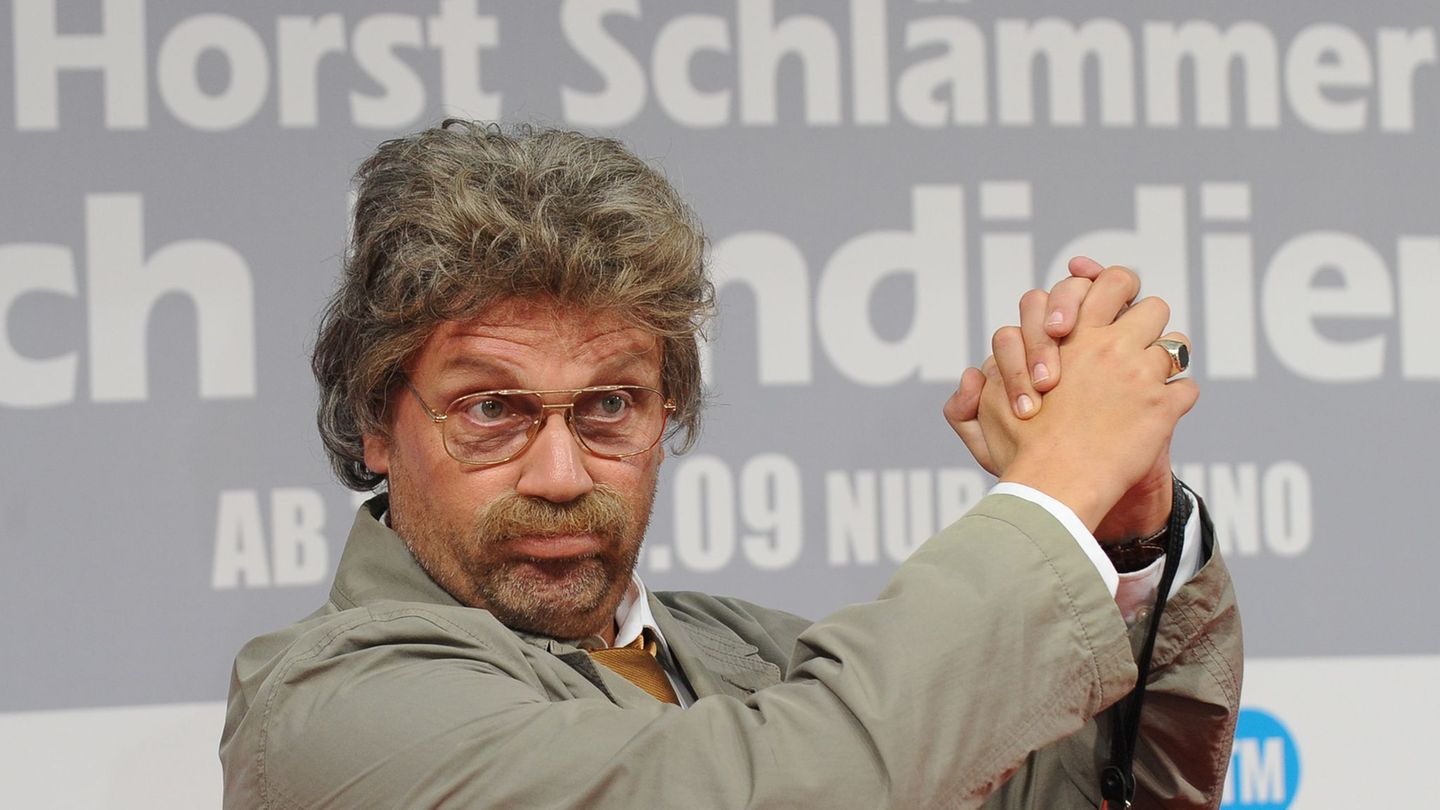 2009 kam der erste Film mit Hape Kerkeling als unsympathischer Lokaljournalist Horst Schlämmer in die Kinos. (Archivbild) Foto: