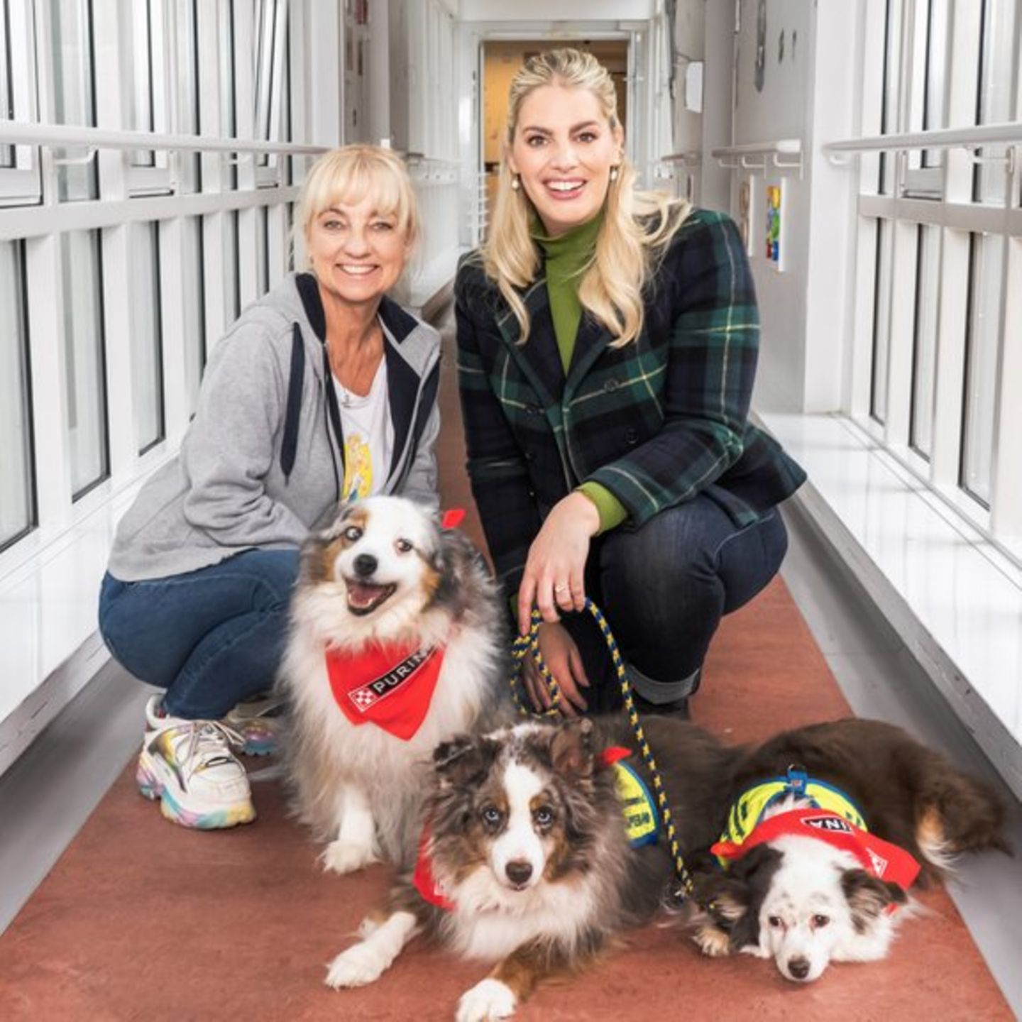Angelina Kirsch (r.) mit Jacqueline Boy, Gründerin der Kinderschutzengel.