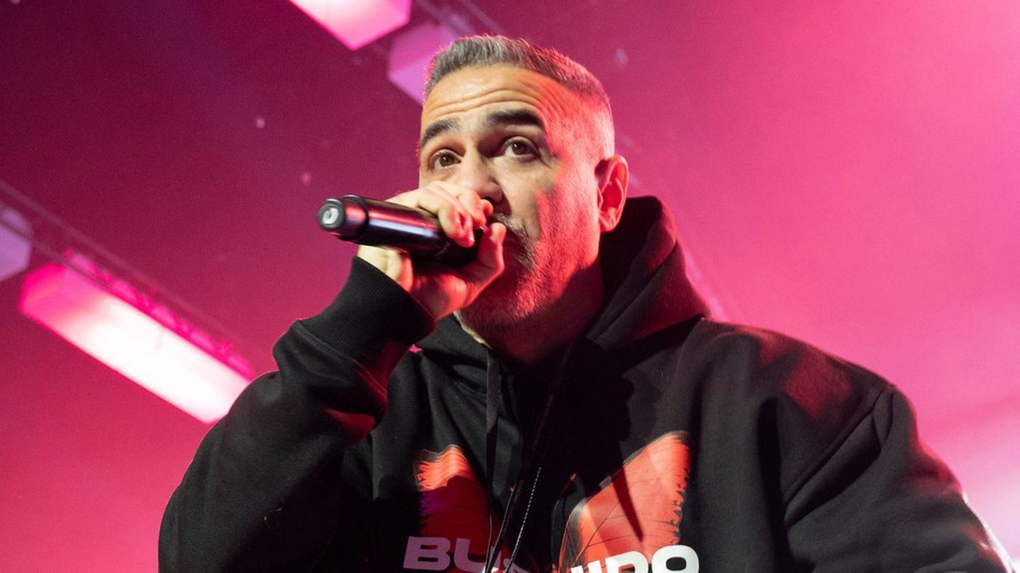 Bushido hat zwei Seniorinnen ein Geschenk gemacht.