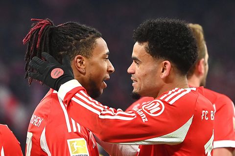 Michael Olise und Luis Díaz vom FC Bayern