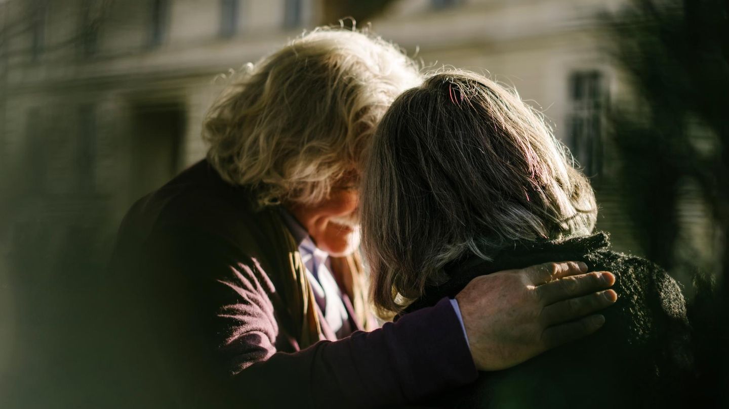 Ein altes Paar (Symbolbild Kontoregelung nach dem Tod)