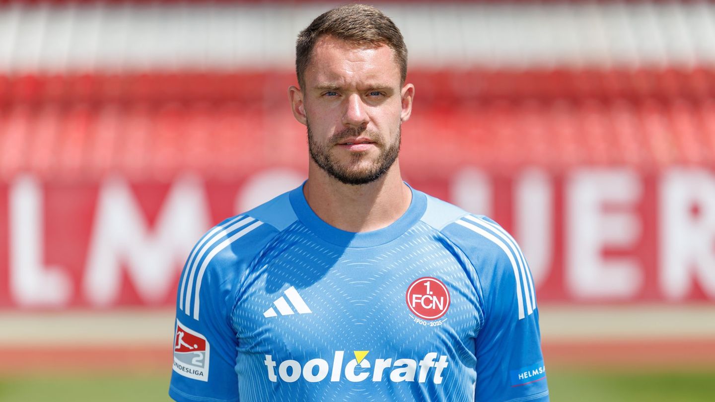 Christian Mathenia plant seine Zukunft über die Torwart-Karriere hinaus beim 1. FC Nürnberg. (Archivbild) Foto: Daniel Karmann/d