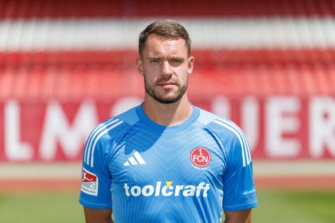 Christian Mathenia plant seine Zukunft über die Torwart-Karriere hinaus beim 1. FC Nürnberg. (Archivbild) Foto: Daniel Karmann/d