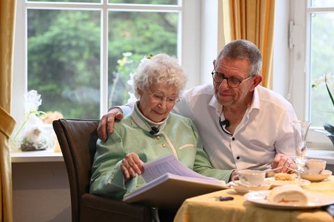 Eine Partnerschaftsbörse hat Ellen (80) und Johan (78) van Dijk zusammengebracht. Foto: Lars Penning/dpa