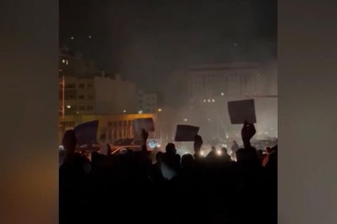 Diese Bilder aus dem Iran gelangen trotz Internet-Shutdown in die Welt