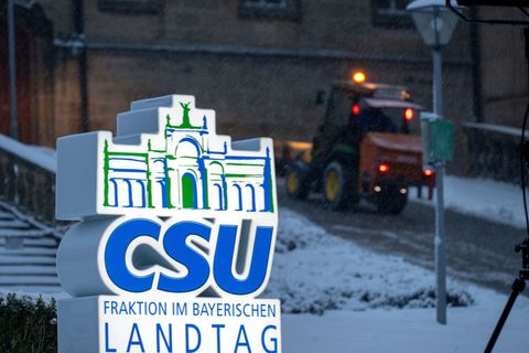 Zum Abschluss der CSU-Klausur stellen sich drei Unions-Fraktionschefs klar gegen die AfD. Foto: Pia Bayer/dpa