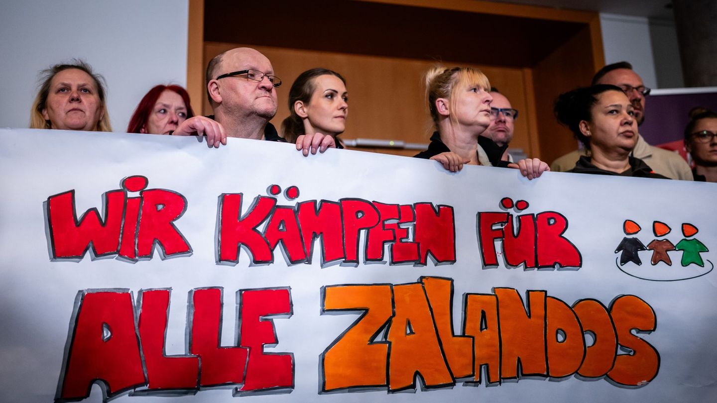 Der Zalando-Betriebsrat will sich gegen die Schließung des Erfurter Logistikzentrums wehren. Foto: Jacob Schröter/dpa