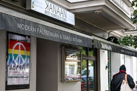 Das Restaurant "Kanaan" in Prenzlauer Berg ist Vorbild für ein neues Serienprojekt. (Archivbild) Foto: Jens Kalaene/dpa