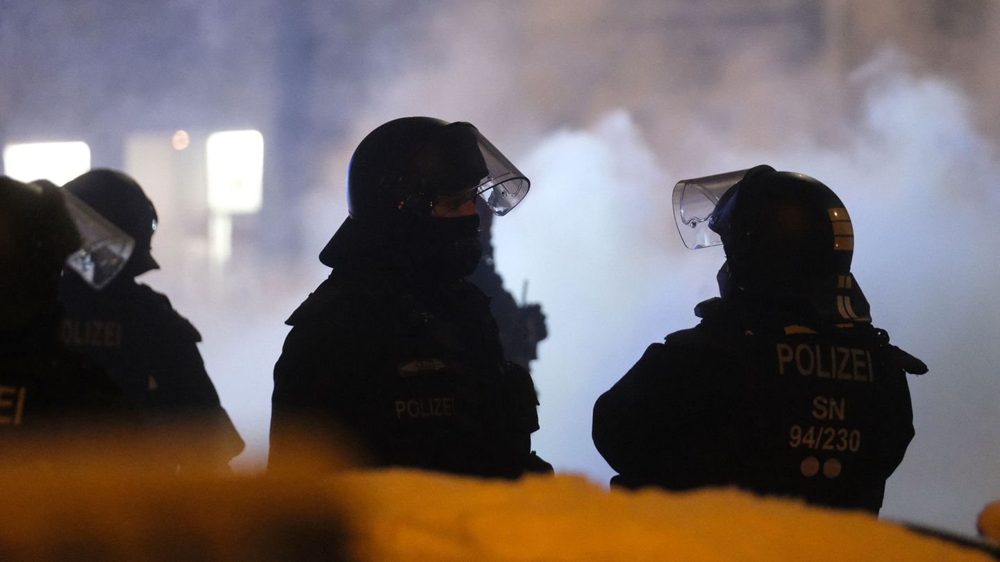 Der Verfassungsschutz erwartet eine aufgeheizte Stimmung. (Archivbild) Foto: Sebastian Willnow/dpa