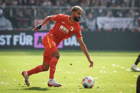 Kommt als Leihgabe vom FC Augsburg zu Hannover 96: Stürmer Elias Saad. (Archivbild) Foto: Christian Charisius/dpa