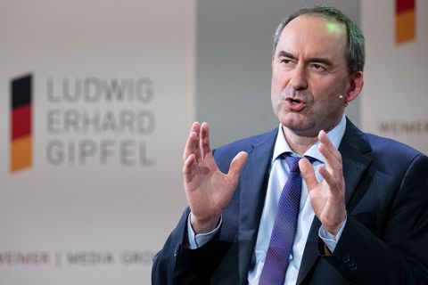 In früheren Jahren kam Bayerns Wirtschaftsminister Hubert Aiwanger gerne und regelmäßig zum Erhard-Gipfel an den Tegernsee - in