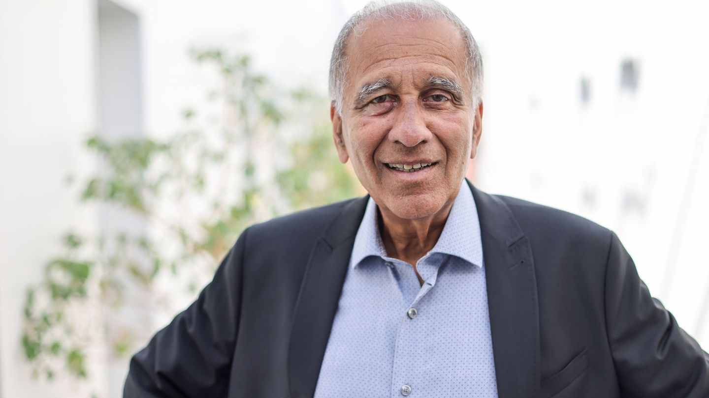 Aufnahme-in-illustre-Runde-Latif-und-Bruhn-werden-Ehrenb-rger-Schleswig-Holsteins