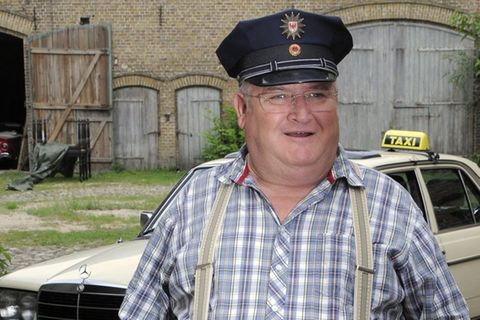 Horst Krause übernahm in den Filmen die Hauptrolle. Seine Figur taucht im neuen Drehbuch nicht mehr auf.