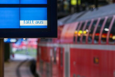 Bahn entschuldigt sich für falsche Entschädigungsschreiben (Foto-Archiv). Foto: Bodo Marks/dpa