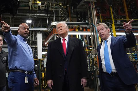 Donald Trump bei seinem Besuch im Ford-Werk in Michigan