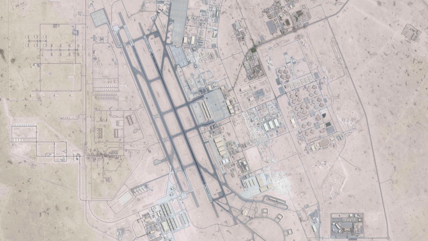 Satellitenaufnahme des US-Stützpunkts al-Udaid in Katar, rund 300 Kilometer Luftlinie vom Iran entfernt