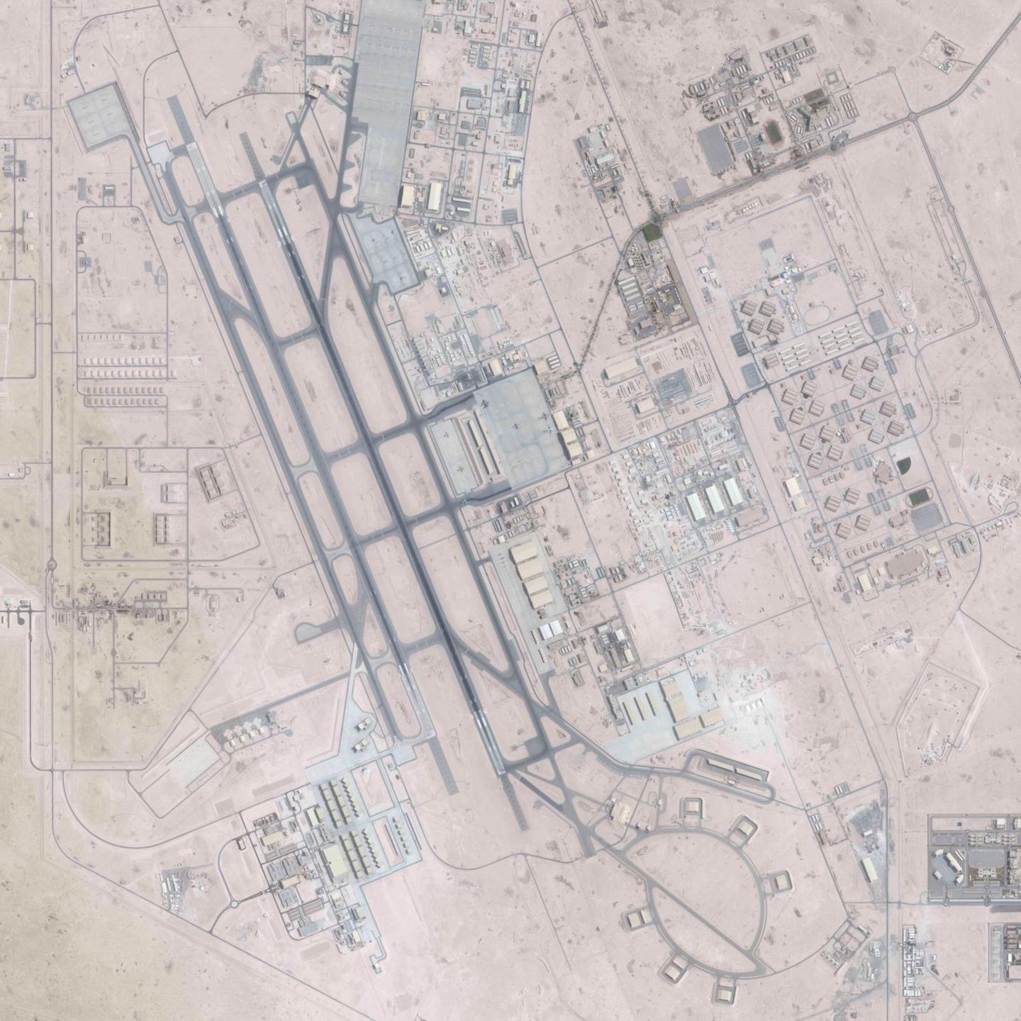 Satellitenaufnahme des US-Stützpunkts al-Udaid in Katar, rund 300 Kilometer Luftlinie vom Iran entfernt