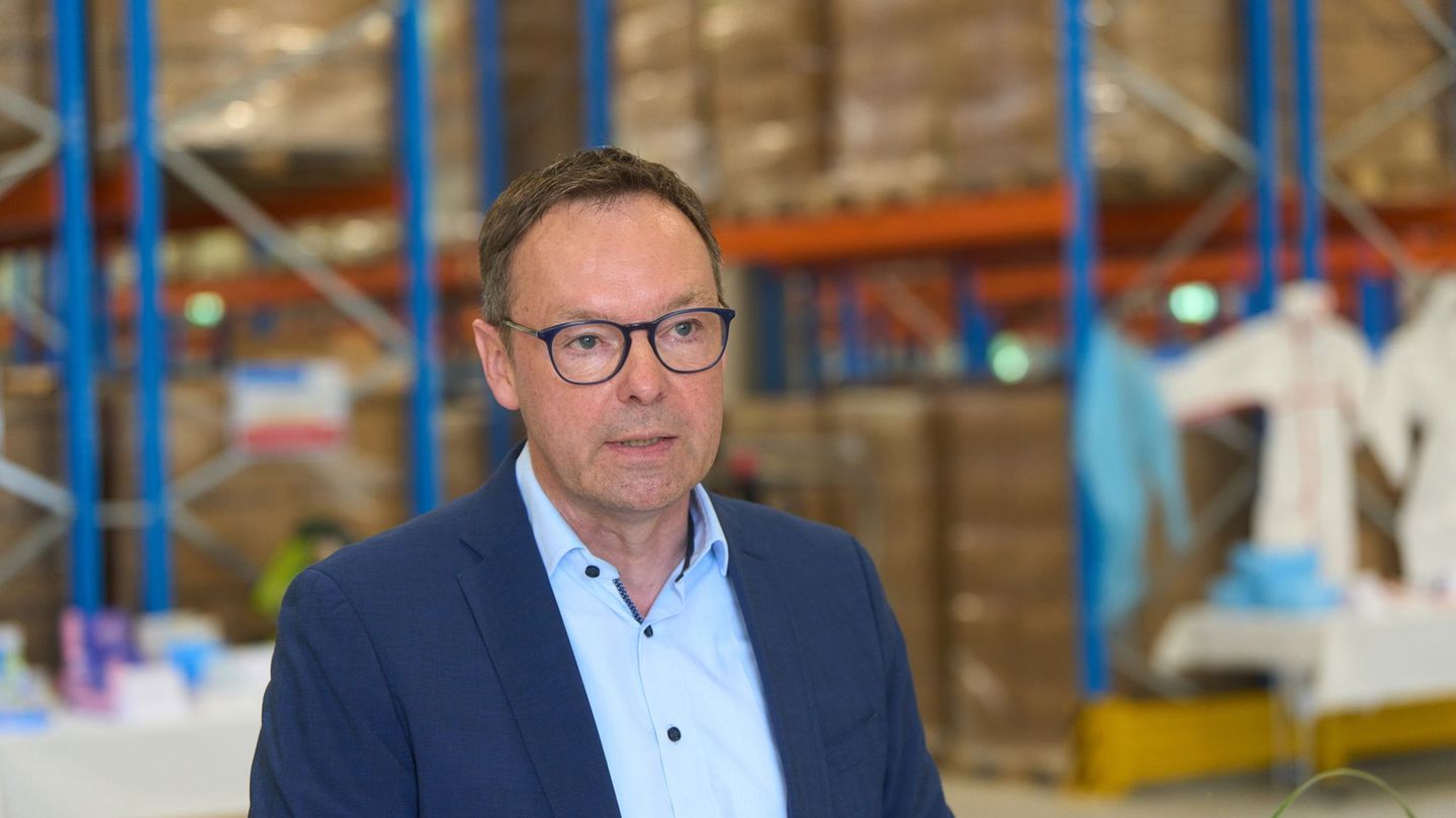 Der Geschäftsführer des Landeskrankenhauses, Alexander Wilhelm, soll seinen Vertrag verlängern. (Archivbild) Foto: Thomas Frey/d