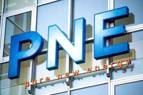 Der Windparkbetreiber PNE hat 2025 voraussichtlich weniger verdient als geplant. (Symbolbild) Foto: Sina Schuldt/dpa