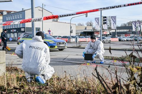 Der mutmaßliche Täter wurde auf der Flucht festgenommen und von der Polizei angeschossen. Foto: Jason Tschepljakow/dpa