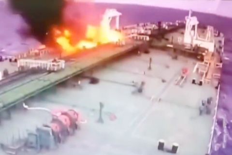 Ukraine attackiert Öltanker – Video zeigt Moment des Einschlags