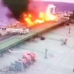 Ukraine attackiert Öltanker – Video zeigt Moment des Einschlags