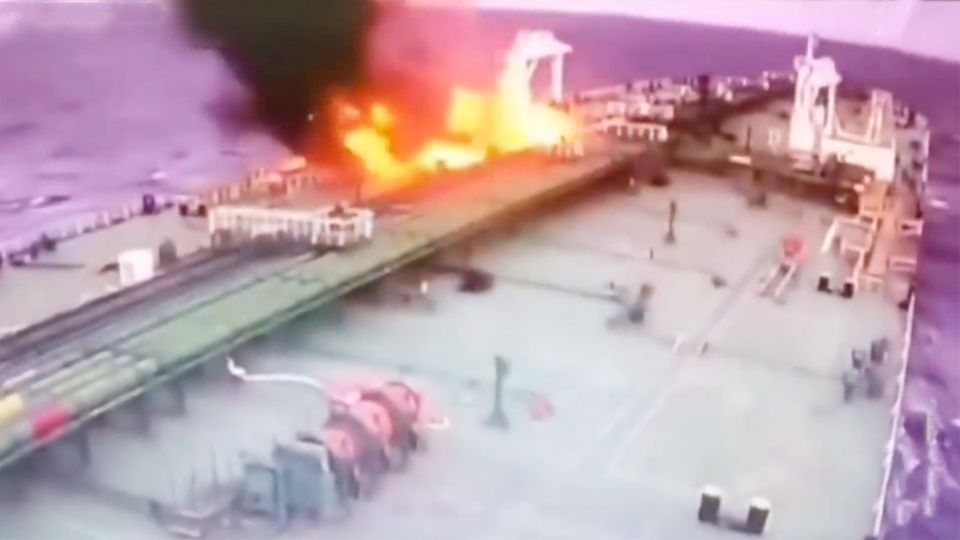 Ukraine attackiert Öltanker – Video zeigt Moment des Einschlags