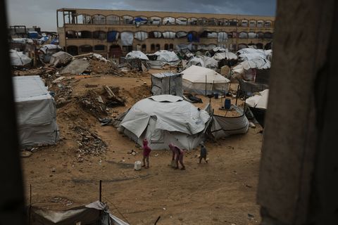 Im Gazastreifen leben viele Menschen trotz Waffenruhe weiterhin unter katastrophalen Bedingungen - nun kündigen die USA an, dass