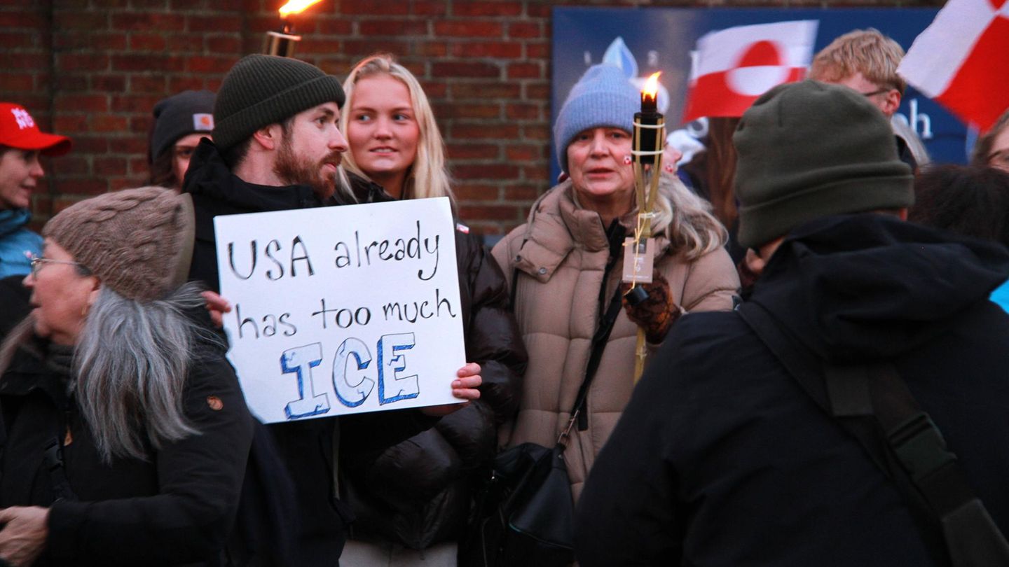 In Kopenhagen demonstrieren Menschen gegen Trumps Grönland-Pläne