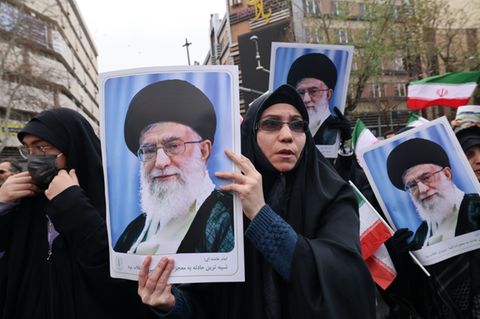 Kundgebung für getötete Sicherheitskräfte in Teheran